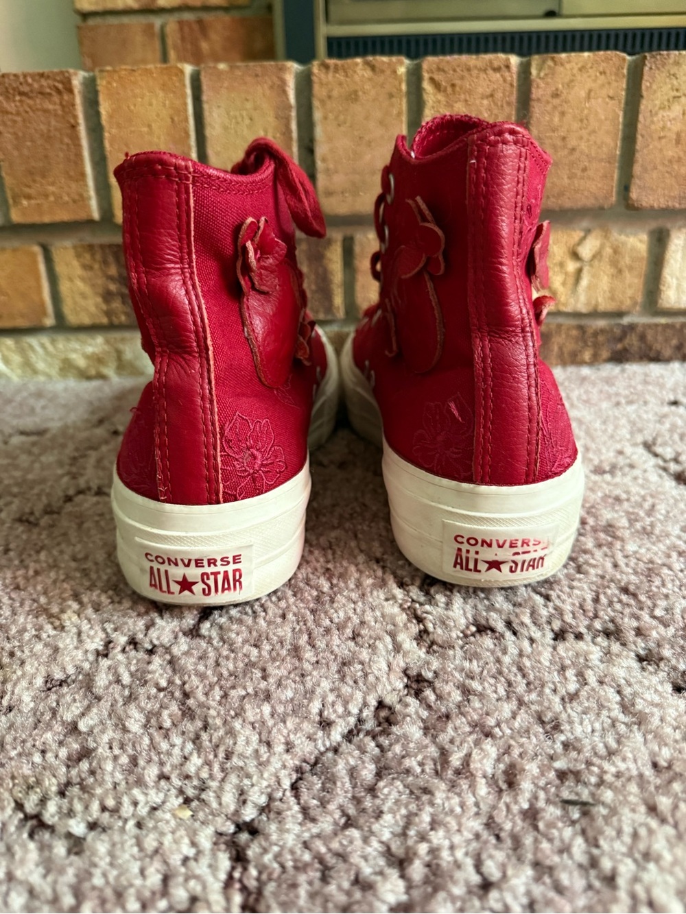 {Converse}-Size: 7.5-Red High-Top Canvas Sneakers with Platform Sole - Picture 4 of 7